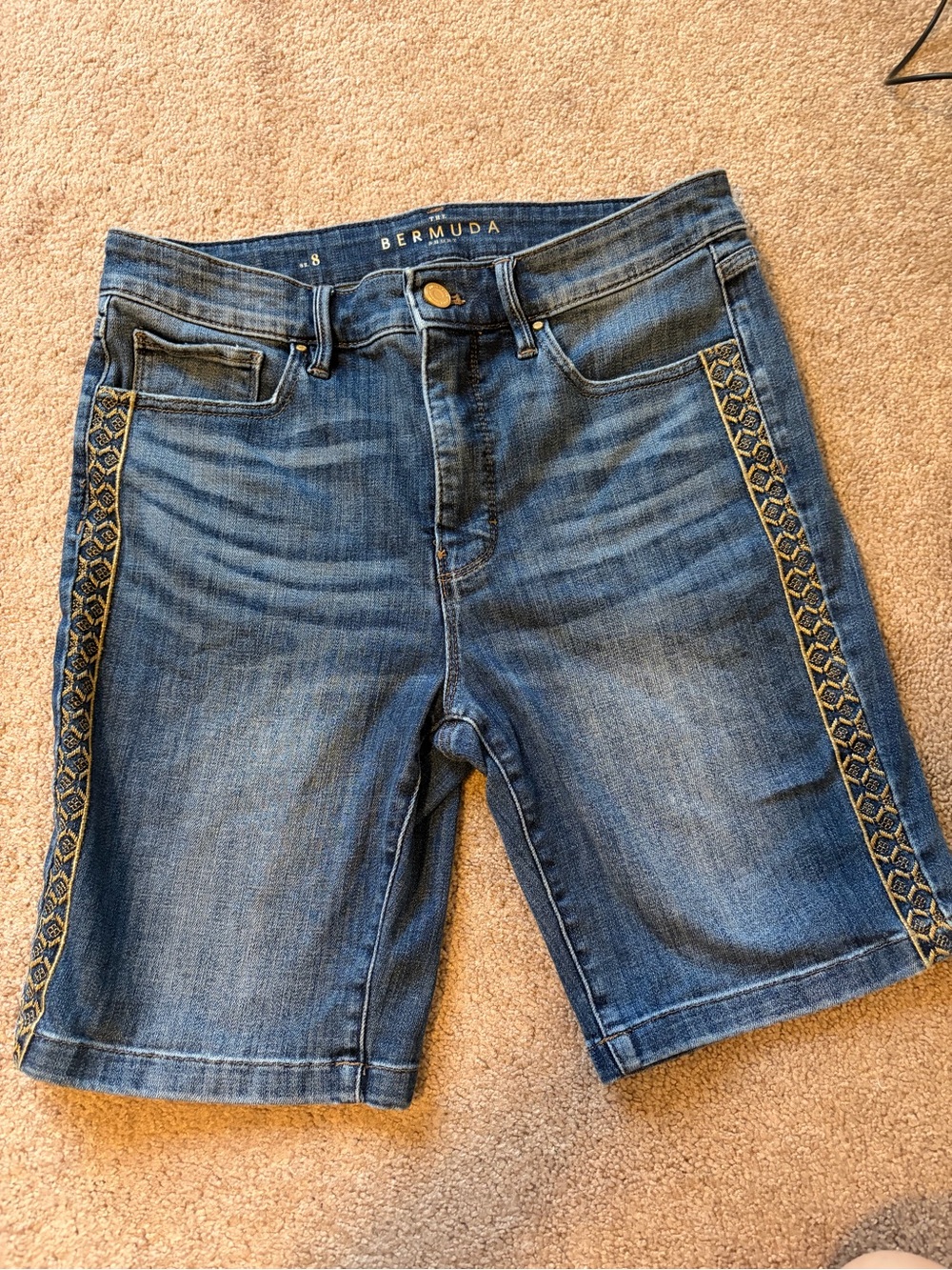 💚 WHITE HOUSE BLACK MARKET - Size 8 - The Bermuda High Rise Denim Short